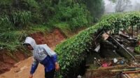 Hujan Deras di Bandung Sebabkan Longsor, Banjir dan Makam Ambles