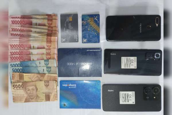 Barang bukti yang berhasil diamankan polisi. (ist) - Penyedia Jasa Top Up Chip Koin dengan Omzet Jutaan Rupiah di Wonosari Diringkus Polisi