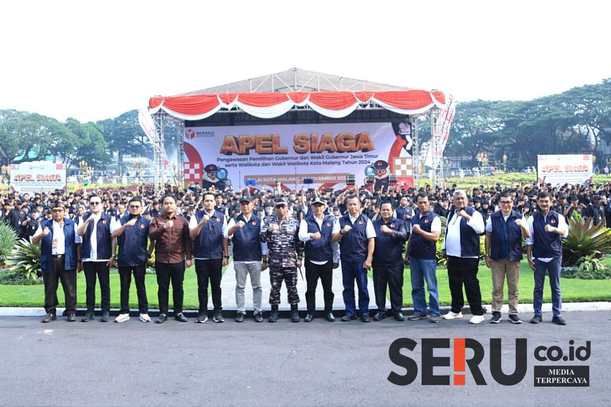 Bawaslu Kota Malang foto bersama Forkopimda Kota Malang. (rhd) - Apel Siaga Bawaslu Kota Malang, Komitmen Kawal Pilkada Transparan dan Bebas Kecurangan