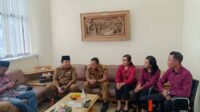 Bupati Hendy saat Sidak ke Bank Jatim. (Seru.co.id/amb) - Sidak ke Bank Jatim, Bupati Hendy Pastikan Insentif 21 Ribu Guru Ngaji di Jember Cair