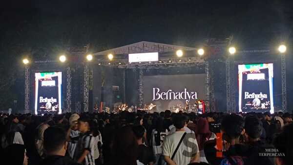Nonton Konser Bernadya Bersama Anak Muda, Cara Hendy Raih Suara Gen Z di Jember