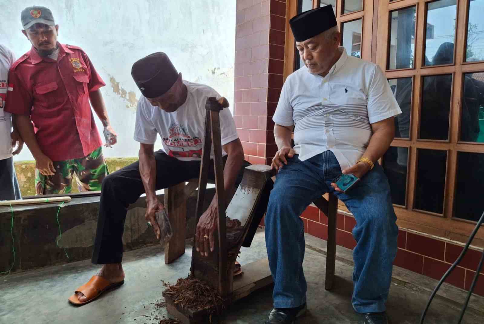 Sanusi Tampung Beberapa Keluhan Para Petani Tembakau di Desa Jatiguwi