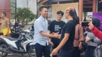 Nyoblos di TPS 11 Kelurahan Sisir, Firhando Gumelar Siap Terima Hasil Pilkada Serentak