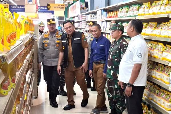 Dandim 0833 Bersama Forkopimda Kota Malang Pantau Stabilitas Harga Bahan Pokok