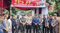 Dandim 0833 dampingi Forkopimda tinjau titik TPS Pilkada Serentak. (ist) - Dandim 0833 Dampingi Forkopimda Tinjau Titik TPS Pilkada Serentak