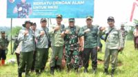 Danrem 083/Bdj: Penghijauan adalah bukti TNI dan masyarakat peduli alam. (penrem083) - Danrem 083/Bdj: Penghijauan adalah Bukti TNI dan Masyarakat Peduli Alam