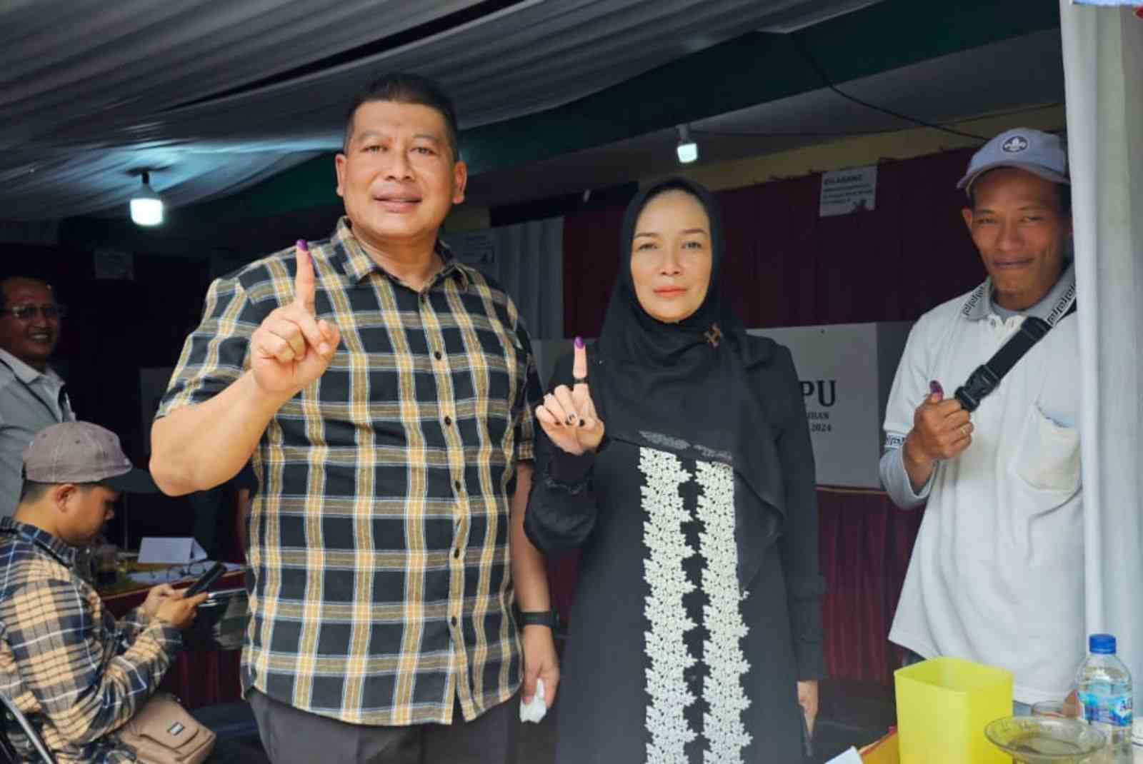 Bersama Keluarga, Wabup Malang Mencoblos di TPS 8 Tunjungtirto