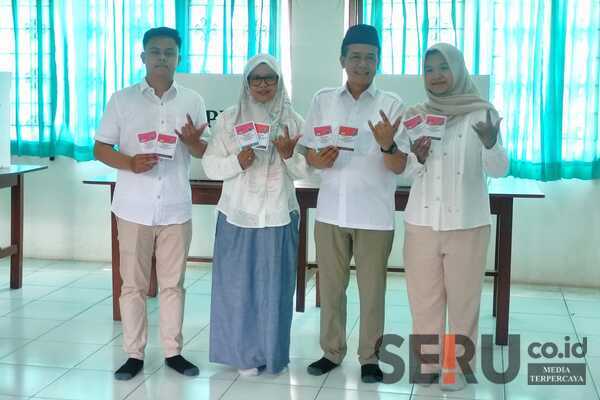 Dimyati Bersama Istri dan Kedua Anaknya Coblos di TPS 13 Dinoyo, Optimis ABADI Menang