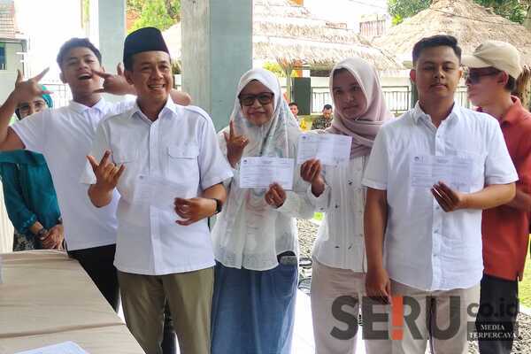 Dimyati Bersama Istri dan Kedua Anaknya Coblos di TPS 13 Dinoyo, Optimis ABADI Menang