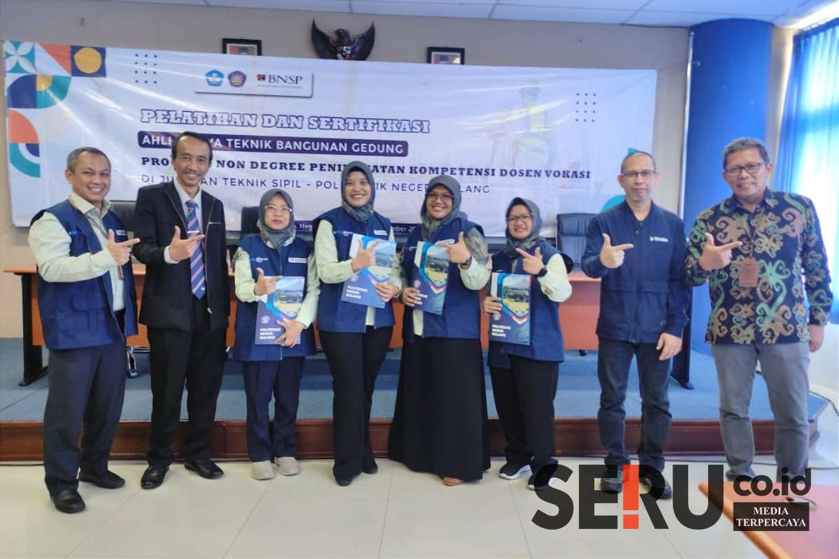 Direktur dan para trainer Polinema bersama perwakilan Trimble dan KLSD PTV. (rhd) - Polinema Gelar Pelatihan dan Sertifikasi Ahli Madya Teknik Bangunan Gedung