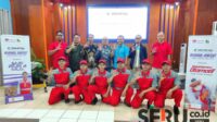 Finalis Daihatsu SMK Skill Contest Regional Jatim, Bali & NTB berfoto bersama dewan juri dan korwil. (rhd) - Finalis Daihatsu SMK Skill Contest ke-8 Regional Jatim Bali dan NTB Berebut Tiket Nasional