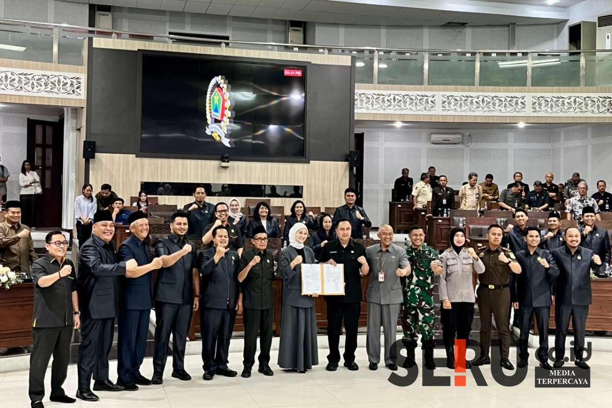 Foto bersama Pemkot Malang dan DPRD Kota Malang. (ws12) - DPRD Kota Malang Sahkan Ranperda APBD 2025, Pemkot Malang Fokus Maksimalkan PAD