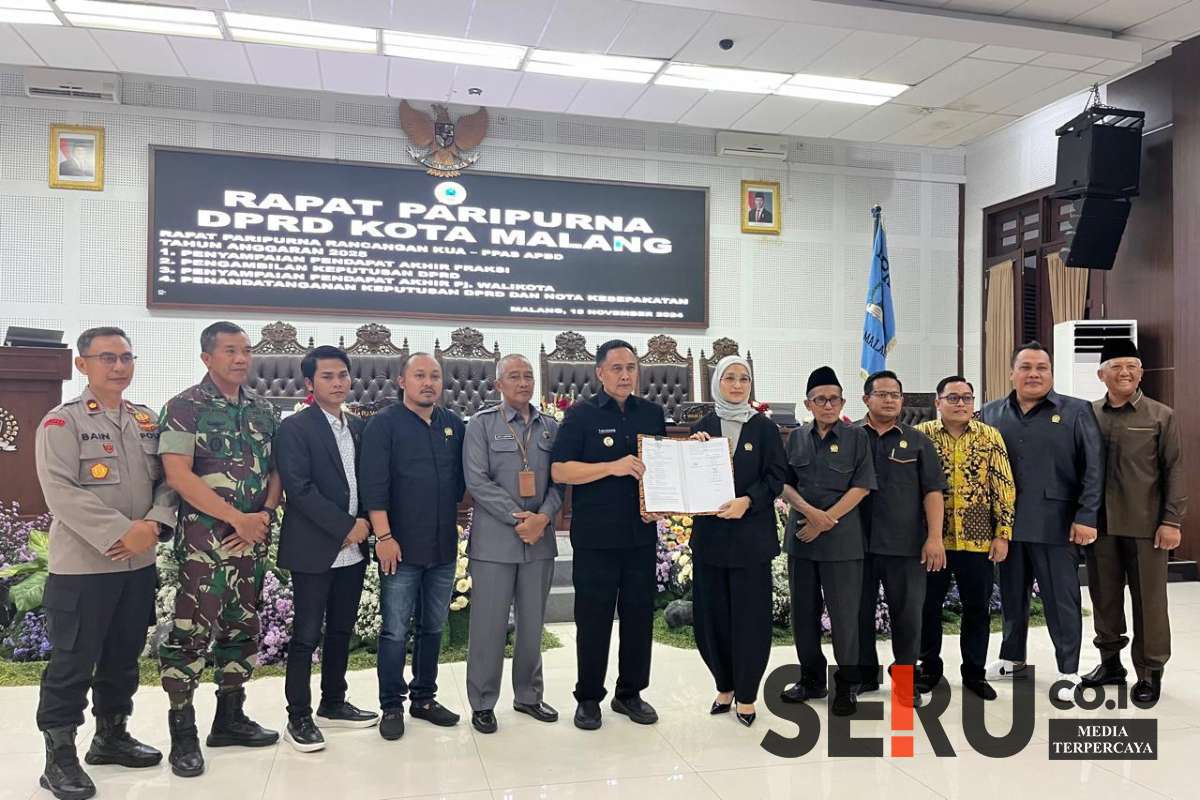 Foto bersama kesepakatan KUAPPAS. (ws12) - DPRD dan Pemkot Malang Sepakati KUAPPAS 2025, Fokus APBD Sehat dan Target Pendapatan