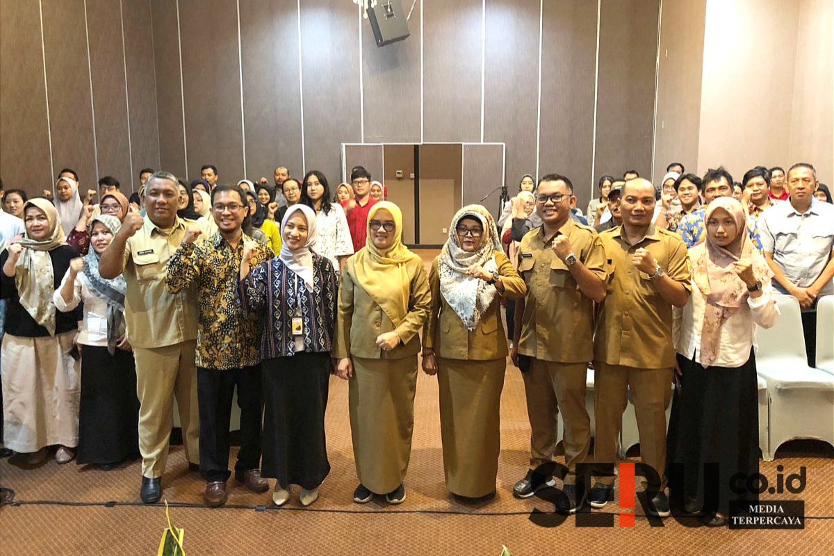 Disperindag Gelar Pelatihan Aspek Perpajakan dan Ekspor untuk 130 Pelaku IHT 1 Foto bersama pelatihan aspek perpajakan dan ekspor pada pelaku industri hasil tembakau (IHT), di Hotel Grand Miami, Kepanjen. (wul) - Disperindag Gelar Pelatihan Aspek Perpajakan dan Ekspor untuk 130 Pelaku IHT