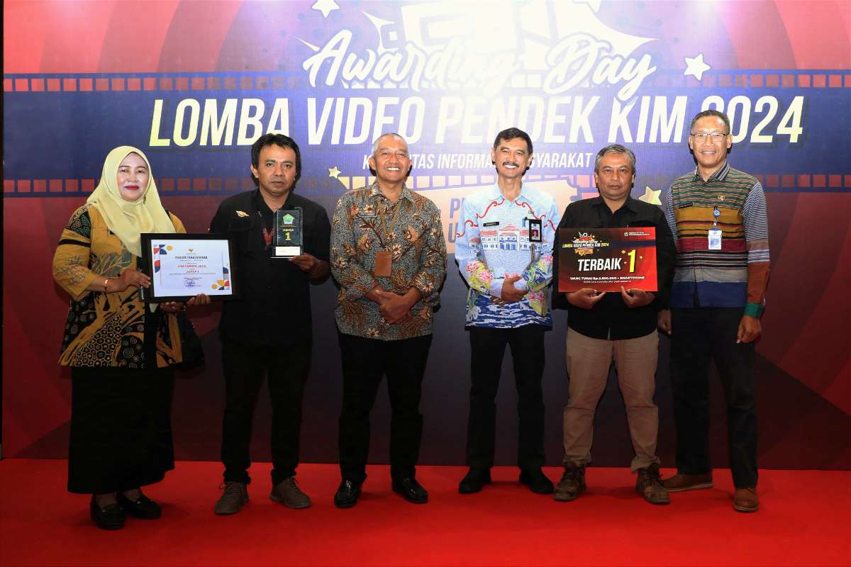 Foto bersama pemenang juara 1 lomba video pendek KIM 2024. (Diskominfo) - Diskominfo Kota Malang Dorong KIM Angkat Potensi UMKM melalui Lomba Film Pendek