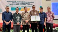 Foto bersama perjanjian kolaborasi pengelolaan sampah bersama Universitas. (ws12) - Kolaborasi dan Strategi Baru Kota Malang dalam Pengelolaan Sampah Terpadu