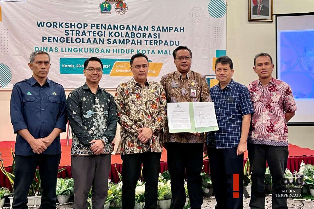Foto bersama perjanjian kolaborasi pengelolaan sampah bersama Universitas. (ws12) - Kolaborasi dan Strategi Baru Kota Malang dalam Pengelolaan Sampah Terpadu