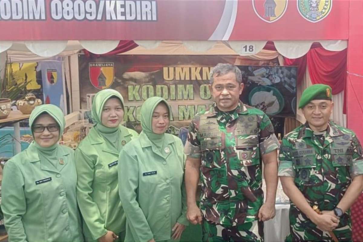 KASAD apresiasi kontribusi UMKM Kodim 0833/Kota Malang di TMMD Kodim Kediri. (ist) - KASAD Apresiasi Kontribusi UMKM Kodim 0833/Kota Malang di TMMD Kodim Kediri
