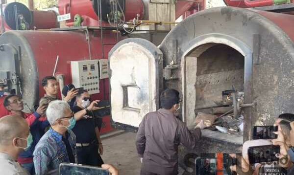 Kejari Batu Musnahkan Beragam Barang Bukti Perkara di TPA Tlekung