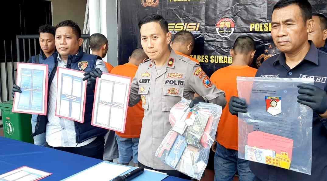 Asyik Ngeslot, 8 Penjudi Diringkus Polisi