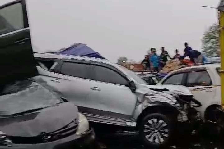 Kecelakaan Beruntun 10 Kendaraan Terjadi di Tol Cipularang KM 92 Arah Jakarta