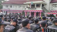 Ketua Bawaslu Kota Malang, Muhammad Arifuddin, menyampaikan amanah dalam Apel Siaga Pengawasan Pemilihan Gubernur dan Wakil Gubernur Jawa Timur, serta Wali Kota dan Wakil Wali Kota Malang Tahun 2024. (rhd) - Bawaslu Kota Malang Pemetaan Kerawanan TPS, Jaga Kondusivitas Pilkada Serentak 2024
