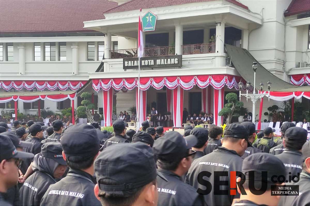 Ketua Bawaslu Kota Malang, memimpin Apel Siaga Bawaslu. (ws12) - Apel Siaga Bawaslu Kota Malang, Komitmen Kawal Pilkada Transparan dan Bebas Kecurangan