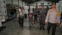 Pastikan Logistik Aman, Ketua DPRD Bersama Pjs Wali Kota Surabaya Tinjau Logistik Pilkada