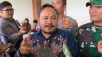 Ketua KPU Kota Malang, Muhammad Toyib, menjelaskan kepada awak media. (ist) - Pasca Tungsura, KPU Kota Malang: Rekapitulasi Suara hingga Potensi Gugatan