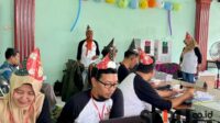 Keunikan TPS 15 Dinoyo, konsep ulang tahun ajak DPT gunakan hak pilih. (ws12) - Keunikan TPS 15 Dinoyo, Tema Ulang Tahun Ajak DPT Gunakan Hak Pilih