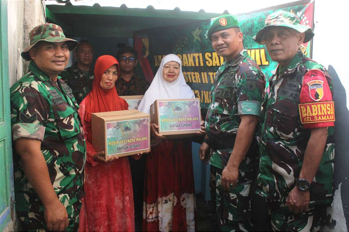 Kodim 0833 bagikan sembako kepada warga kurang mampu di Samaan. (ist) - Kodim 0833 Bagikan Sembako kepada Warga Kurang Mampu di Samaan