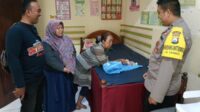 Kondisi bayi setelah ditemukan. (ist) - Bayi Laki-laki Ditemukan di Depan Teras Rumah Warga Pagak