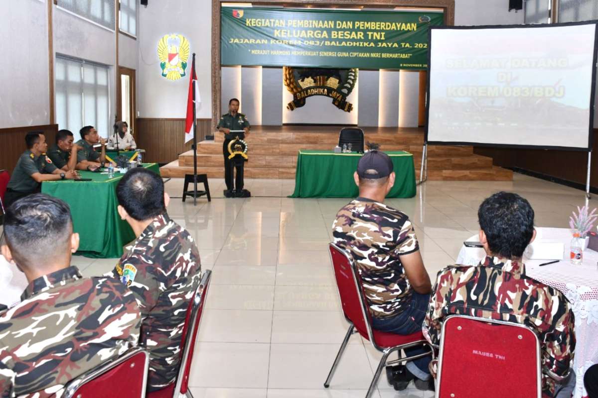 Korem 083/Bdj jalin silaturahmi komsos bersama Keluarga Besar Tentara Nasional Indonesia. (penrem083) - Korem 083/Bdj Jalin Silaturahmi Komsos Bersama Keluarga Besar Tentara Nasional Indonesia