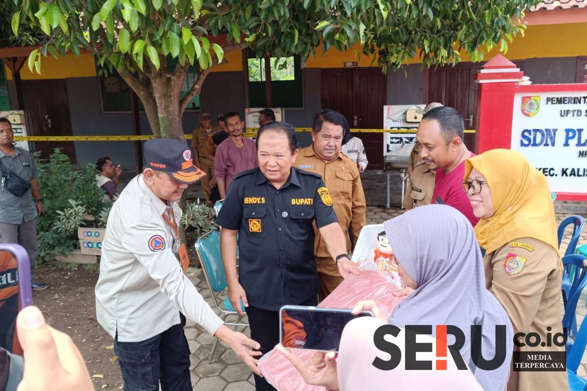 Kunjungan Bupati Hendy ke SDN Plalangan 03 Kalisat. (Seru.co.id/amb) - Bupati Hendy Pastikan Perbaikan Sekolah Dasar di Jember Masuk APBD 2025