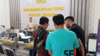 Laporan dugaan kasus persekusi di Polres Jember. (Seru.co.id/amb) - Pendukung Paslon 2 Dilaporkan Polisi, Diduga Lakukan Persekusi pada PTPS di Jember