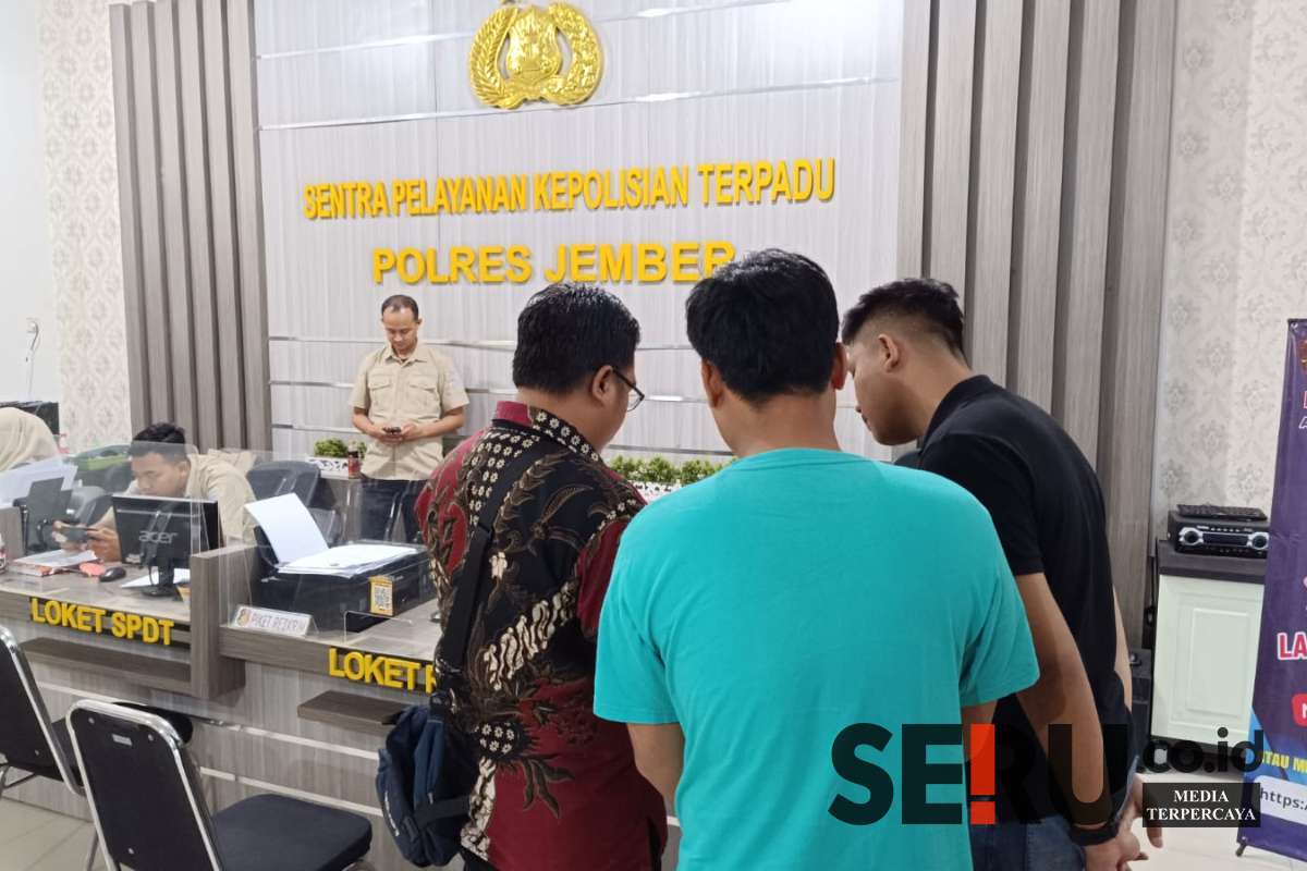 Laporan dugaan kasus persekusi di Polres Jember. (Seru.co.id/amb) - Pendukung Paslon 2 Dilaporkan Polisi, Diduga Lakukan Persekusi pada PTPS di Jember