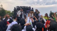 Lathifah saat menyapa masyarakat dalam kegiatan senam horeg. (Seru.co.id/wul) - SaLaf Bakal Jadikan Senam Horeg sebagai Kegiatan Rutin untuk Sehatkan Jasmani dan Rohani
