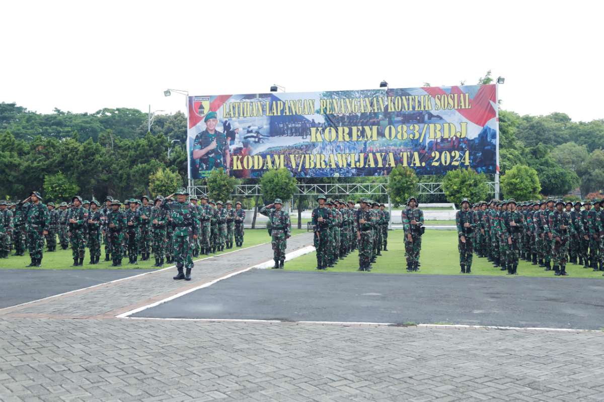 Latihan Lapangan Penanganan Konflik Sosial resmi ditutup Korem 083/Bdj. (penrem083) - Latihan Lapangan Penanganan Konflik Sosial Resmi Ditutup Korem 083/Bdj