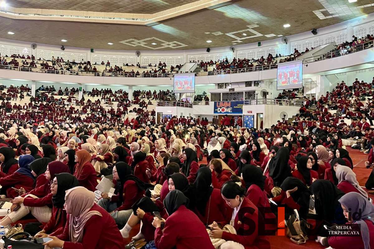 Mahasiswa UMM yang hadir dalam acara ‘Student Day’. (ws12) - Wamen Dikti Saintek RI Berikan Pesan Inspiratif di Student Day UMM