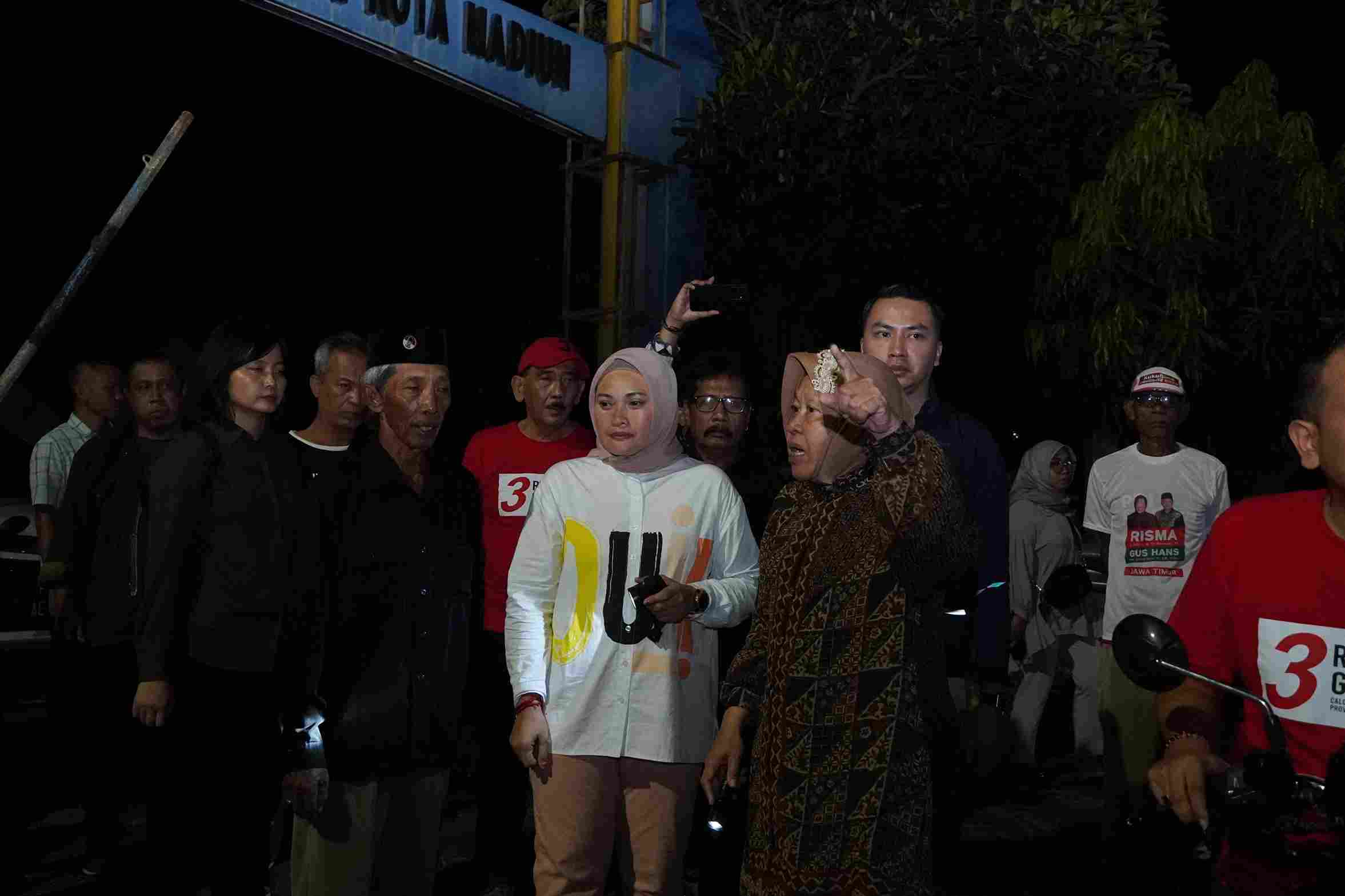 Pantau Langsung Pendangkalan Sungai di Kota Madiun, Risma Punya Solusi Ini