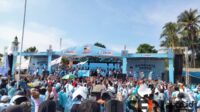 Paslon Karna Suswandi dan Nyai Khoirani (Karunia) menggelar kampanye akbar di lapangan Taman Lanceng, Kecamatan Kapongan, Kamis (21/11/2024). (Seru.co.id/aza) - Kampanye Akbar Paslon Karna-Khoirani Dihadiri Ribuan Warga dari Berbagai Wilayah se-Situbondo