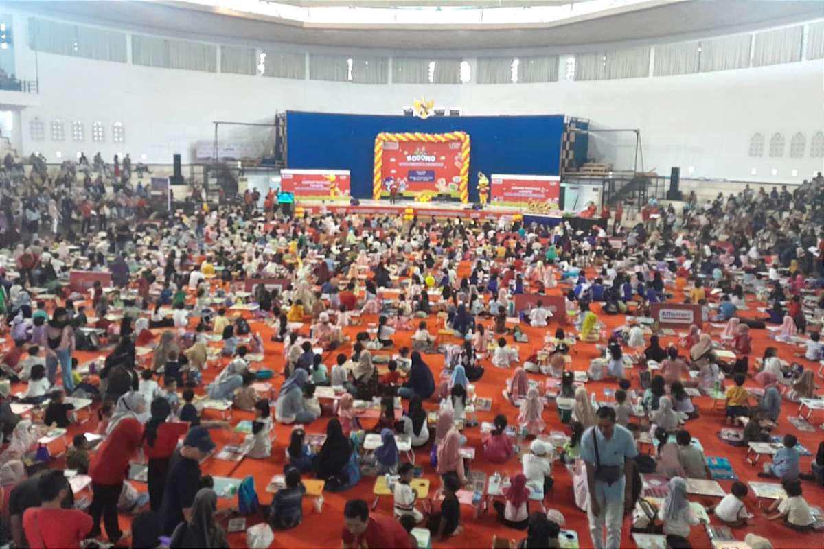 Pelaksanaan lomba mewarnai dan menggambar anak-anak bersama Alfamart di Dome UMM. (ist) - Ribuan Anak Tunjukkan Bakat Seni Mewarnai dan Menggambar Bersama Alfamart