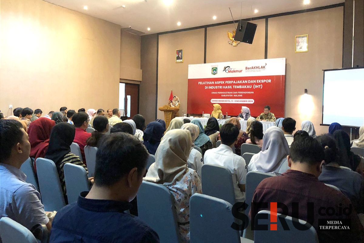 Pembukaan pelatihan aspek perpajakan dan ekspor pada pelaku industri hasil tembakau (IHT), di Hotel Grand Miami, Kepanjen. (wul) - Disperindag Gelar Pelatihan Aspek Perpajakan dan Ekspor untuk 130 Pelaku IHT