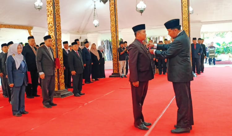 Ratusan PNS Dapat Penghargaan Satyalanca Karya Satya Disematkan oleh Bupati Sumenep