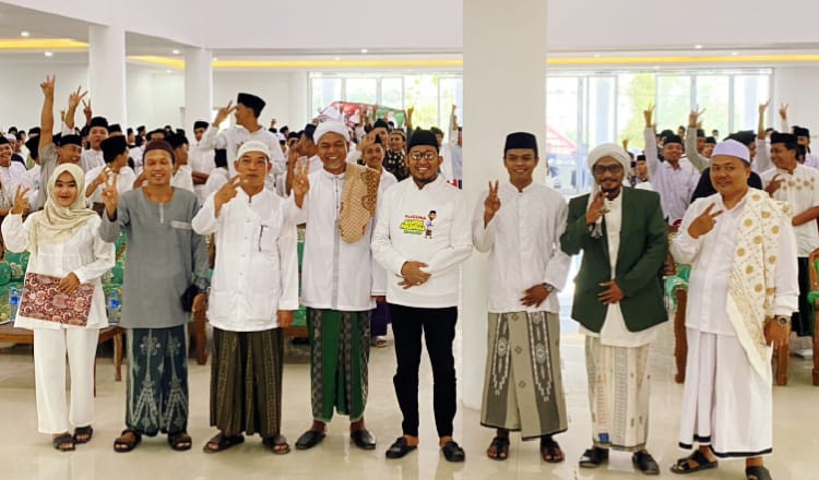 Bupati Fauzi Dinobatkan sebagai Panglima Santri Milenial