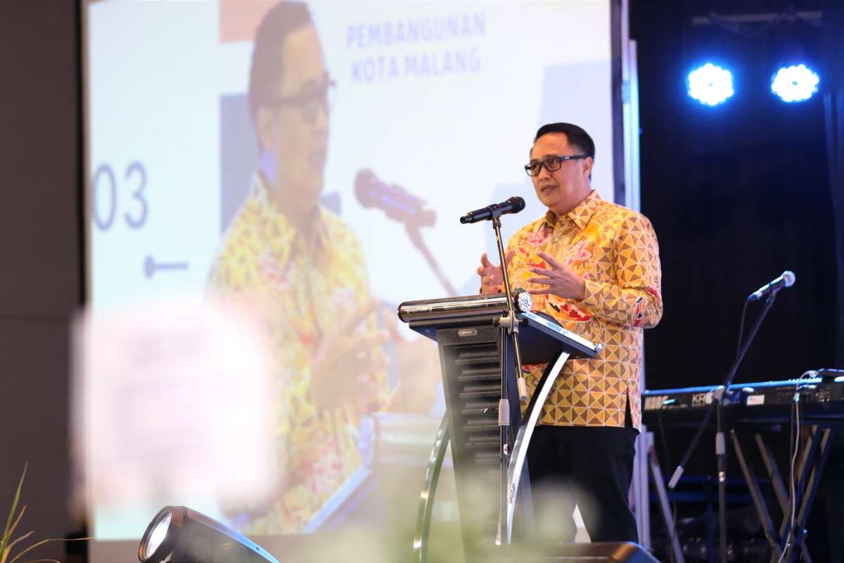 Penjabat (Pj.) Wali Kota Malang, Iwan Kurniawan, sedang menyampaikan sambutan. (pro) - Ngalam Berkolaborasi: Sinergi Pemkot dan Pelaku Usaha untuk Kota Malang Lebih Maju