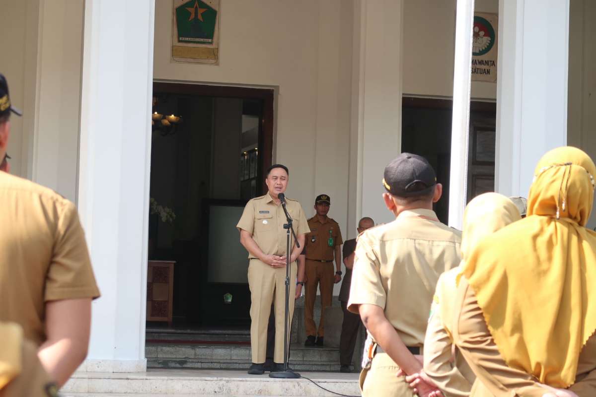 Penjabat (Pj.) Wali Kota Malang, Iwan Kurniawan, sedang menyampaikan sambutan apel. (ist) - Pemkot Malang Raih Penghargaan, Pj. Wali Kota: Perkuat Pelayanan Publik