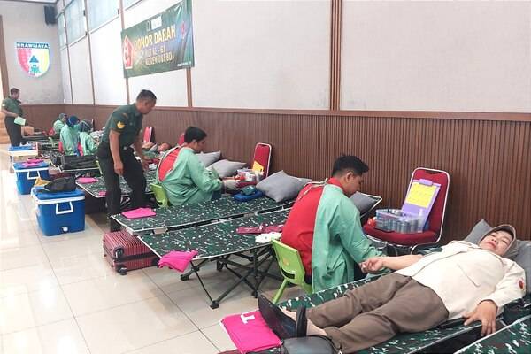 Personel Kodim 0833 Kota Malang Ikuti Donor Darah Bantu Sesama