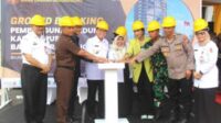 Pj Bupati peletakan batu pertama pembangunan gedung Kantor PD BPR Bojonegoro. (ist) - Pj Bupati Peletakan Batu Pertama Pembangunan Gedung Kantor PD BPR Bojonegoro