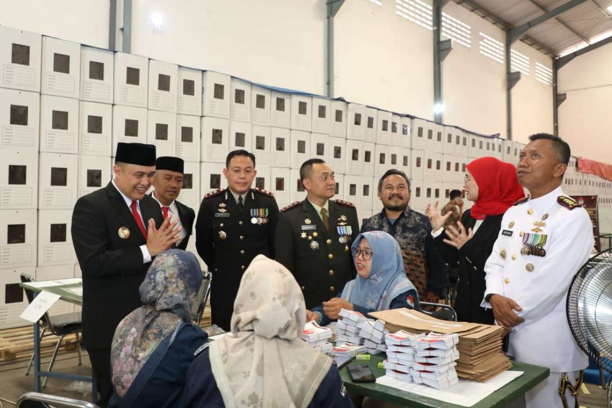 Pj Wali Kota Malang apresiasi persiapan KPU Kota Malang yang sudah baik dan sesuai SOP. (ist) - Tinjau Gudang KPU, Pj Wali Kota Malang Pastikan Kesiapan Logistik Pilkada Serentak